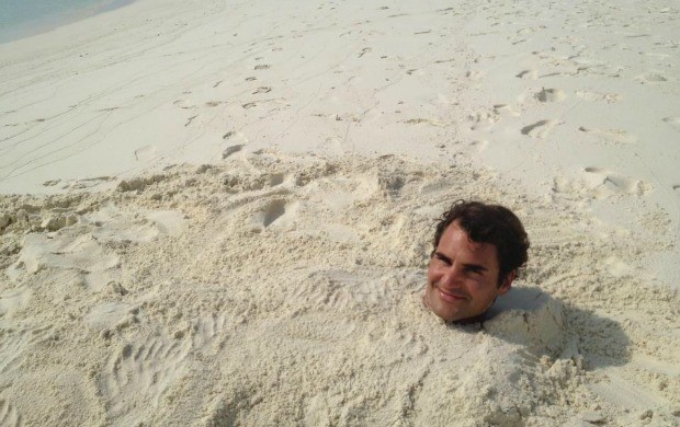 Roger Federer na praia areia (Foto: Reprodução)