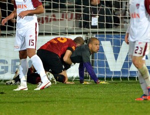 Felipe Melo defende pênalti pelo Galatasaray (Foto: Divulgação / Site Oficial do Galatasaray)