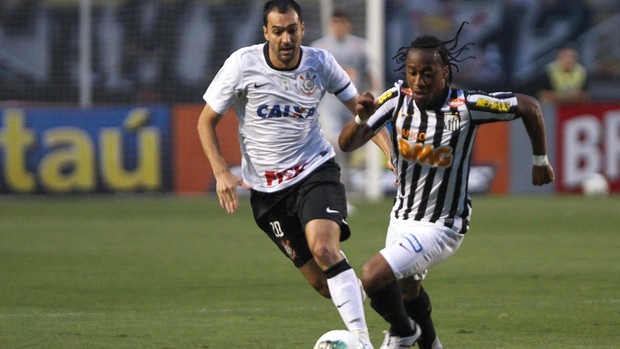 Danilo do Corinthians e Arouca do Vasco (Foto: Leandro Martins / Ag. Estado)