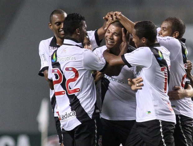 Nilton gol Vasco x Flamengo (Foto: Luciano Belford / Ag. Estado)