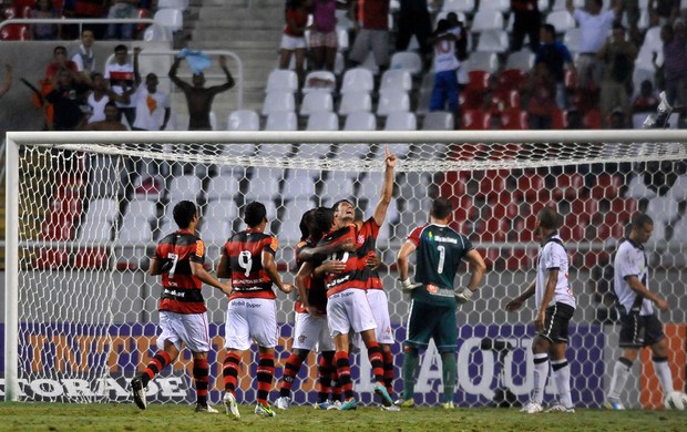 Gonzalez gol Flamengo (Foto: Dhavid Normando / Ag. Estado)