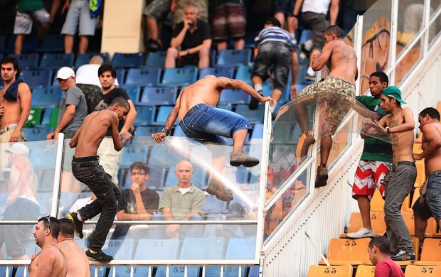 Confusão Torcida Palmeiras x Corinthians (Foto: Marcos Ribolli / Globoesporte.com)