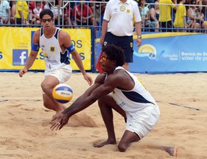 Álvaro Filho e Thiago são vice-campeões da etapa de Belo Horizonte do Circuito Brasileiro de vôlei de praia (Foto: Mauricio Kaye / CBV)