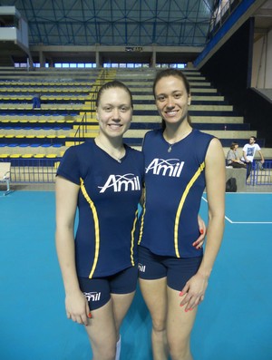 Renata e Rosana, irmãs que atuam juntas no time feminino de vôlei do Campinas (Foto: Rafael De Marco / Divulgação Amil)