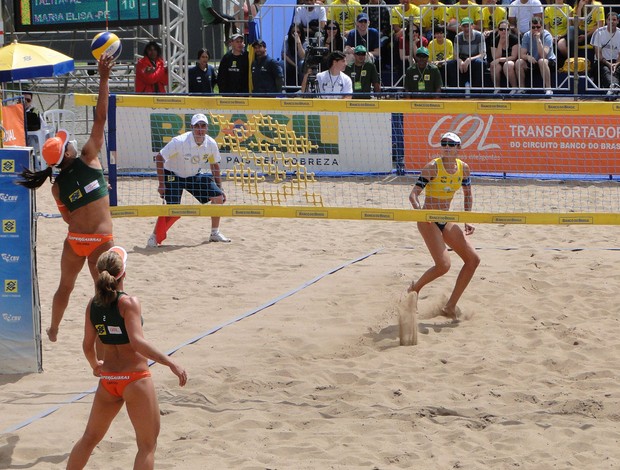 vôlei de praia Juliana, Larissa e Talita Curitiba (Foto: Helena Rebello/Globoesporte.com)