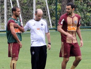 Pierre e Rafael Marques no treino do Atlético-MG (Foto: Tarciso Badaró / Globoesporte.com)