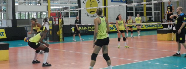 Praia Clube em treino de preparação para amistosos com o Rio de Janeiro (Foto: Caroline Aleixo/GLOBOESPORTE.COM)