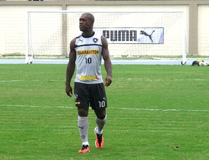 Seedorf no treino do Botafogo  (Foto: Thales Soares / Globoesporte.com)