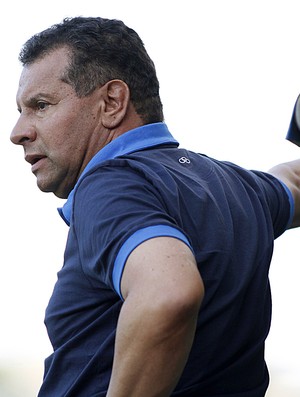 Técnico Celso Roth, do Cruzeiro (Foto: Ramon Bitencourt / Vipcomm)