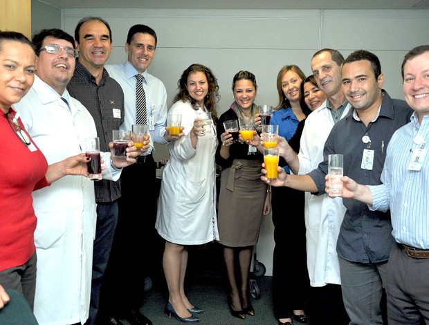 Ricardo Gomes visita equipe de hospital (Foto: Andressa Maria Santos Vieira/Divulgação Hospital Pasteur)