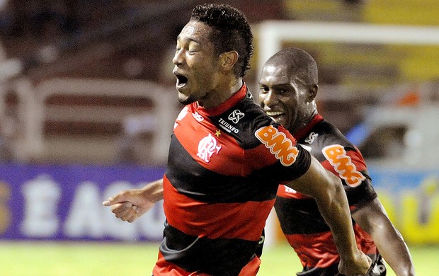 Hernane comemora gol do Flamengo contra o Figueirense (Foto: Alexandre Vidal / Fla Imagem)