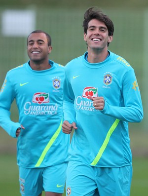 Kaká e Lucas no treino da Seleção (Foto: Mowa Press)