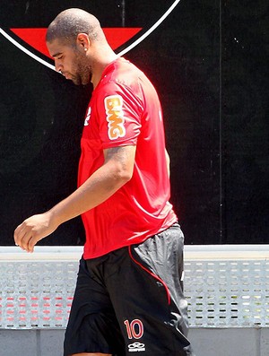 Adriano no treino do Flamengo (Foto: Cezar Loureiro / Agência O Globo)