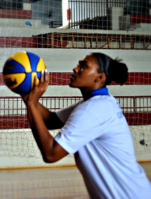 Abi Olajuwon basquete Ourinhos (Foto: João Gabriel Rodrigues / GLOBOESPORTE.COM)