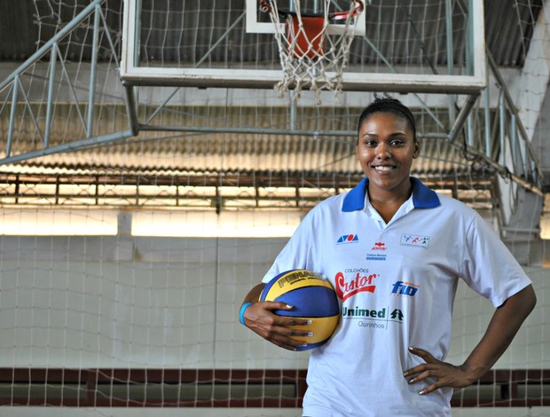 Abi Olajuwon basquete Ourinhos (Foto: João Gabriel Rodrigues / GLOBOESPORTE.COM)