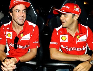 Alonso e Massa parque Ferrari World Abu Dhabi (Foto: AP)