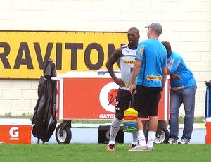 Seedorf no treino do Botafogo com o preparador físico (Foto: Thales Soares / Globoesporte.com)