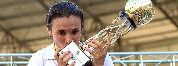 Marta santos Troféu (Foto: Divulgação)