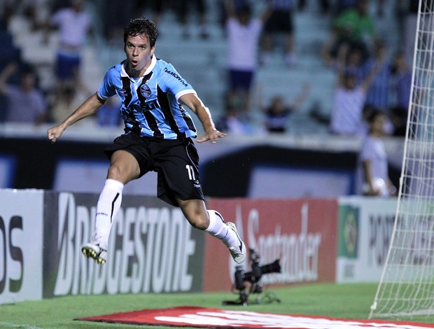 Marco Antonio gol Grêmio x Millonarios (Foto: Gustavo Granata / Ag. Estado)