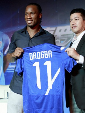 Drogba, apresentação no Shenhua (Foto: Reuters)