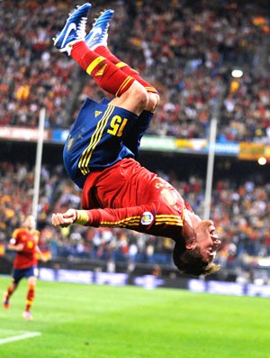 Sérgio Ramos comemora gol da Espanha contra a França (Foto: Getty Images)