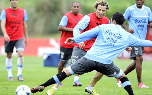 Forlan Uruguai treino (Foto: Agência Reuters)