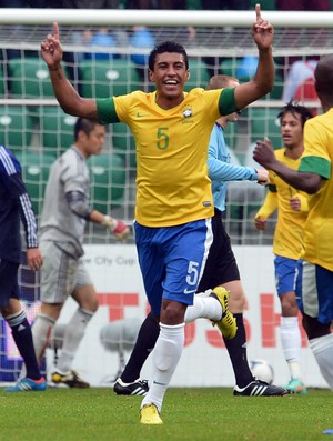 paulinho brasil x japão (Foto: AFP)