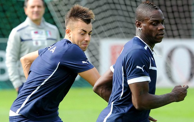 El Shaarawy Balotelli Itália (Foto: EFE)