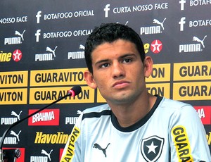 Jadson na coletiva do Botafogo (Foto: Fred Huber / Globoesporte.com)