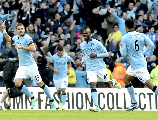 Kolarov manchester city gol sunderland (Foto: Agência EFE)