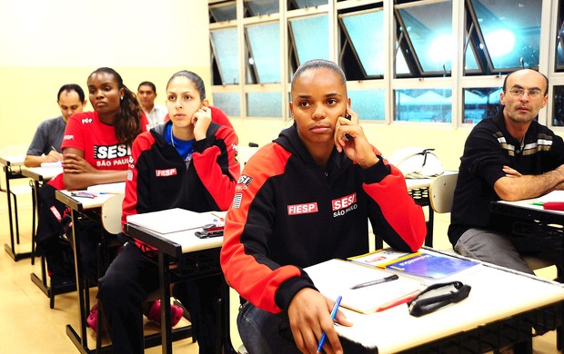 Vôlei do Sesi, Aula de Matemâtica (Foto: Marcos Ribolli / GLOBOESPORTE.COM)