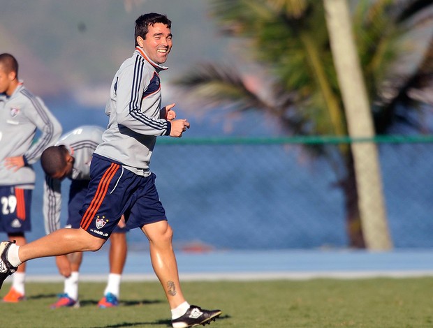 Deco no treino do Fluminense (Foto: Dhavid Normando / Photocamera)