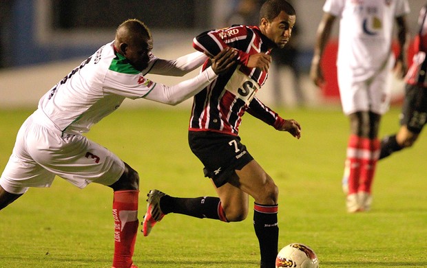  Koob Hurtado e Lucas, LDu de Loja x São Paulo (Foto: Agência EFE)