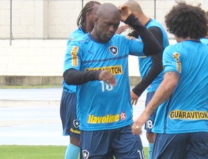 Seedorf, treino do Botafogo (Foto: Thales Soares / Globoesporte.com)