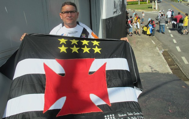 Torcida do Vasco no Moisés Lucarelli (Foto: André Casado / GLOBOESPORTE.COM)