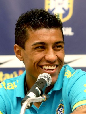 Paulinho na coletiva da Seleção (Foto: Mowa Press)