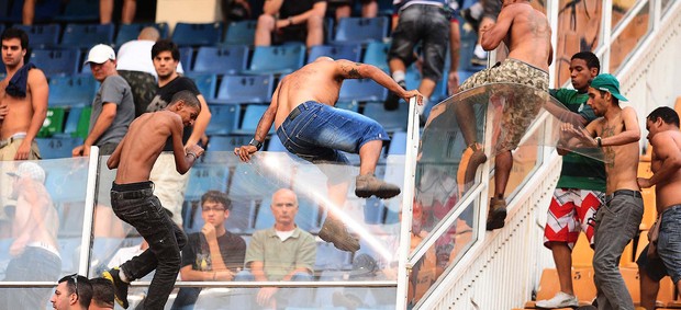 Confusão Torcida Palmeiras x Corinthians (Foto: Marcos Ribolli / Globoesporte.com)