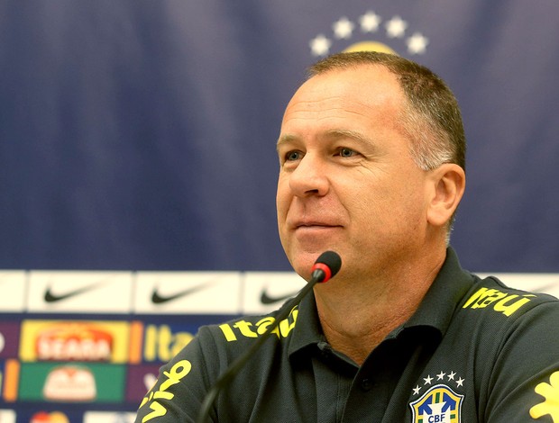 Mano Menezes na coletiva da Seleção (Foto: Mowa Press)