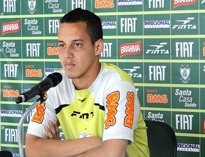 Rodriguinho na coletiva do América-MG  (Foto: Roberto Rodrigues / Globoesporte.com)