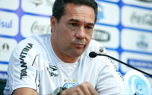 Luxemburgo na coletiva do Grêmio (Foto: Wesley Santos / PressDigital)