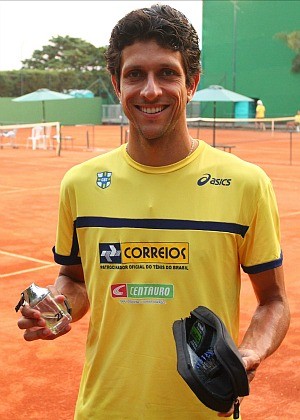 Marcelo Melo perfume Copa Davis tênis (Foto: Luiz Pires/FOTOJUMP)