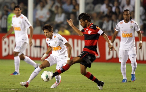 Leo Moura e Neymar Flamengo x Santos (Foto: JF Diorio / Ag. Estado)