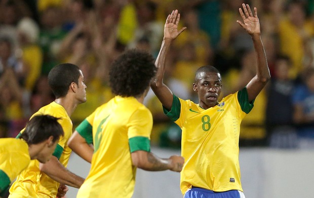 Ramires, Brasil x China (Foto: Agência AP)