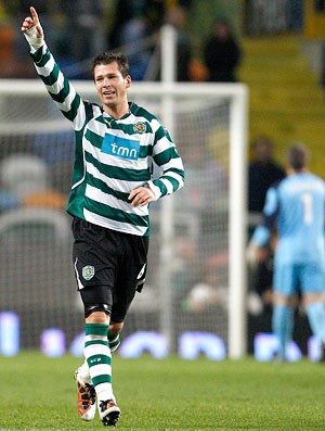 anderson polga comemora gol do sporting sobre o lille (Foto: Reuters)