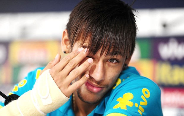 Neymar coletiva Seleção Brasileira (Foto: Marcos Ribolli / Globoesporte.com)