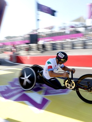 Alessandro Zanardi comemoração Paralimpíadas (Foto: AP)