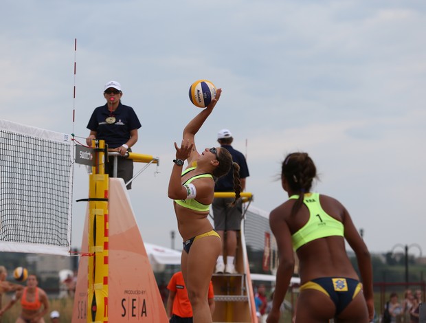 Rebecca e Drussyla no Mundial Sub-21 de Vôlei de Praia (Foto: Divulgação / FIVB)