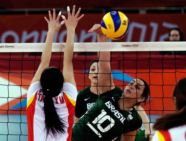 Brasil e China no vôlei sentado feminino (Foto: Guilherme Taboadal/CPB)