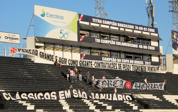 Protesto Vasco São Januário (Foto: Gustavo Rotstein / Globoesporte.com)