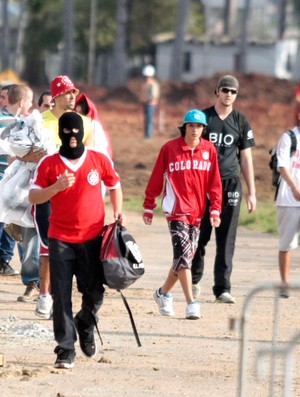 Invasão Torcida do Internacional (Foto: Wesley Santos / Gazeta Press)